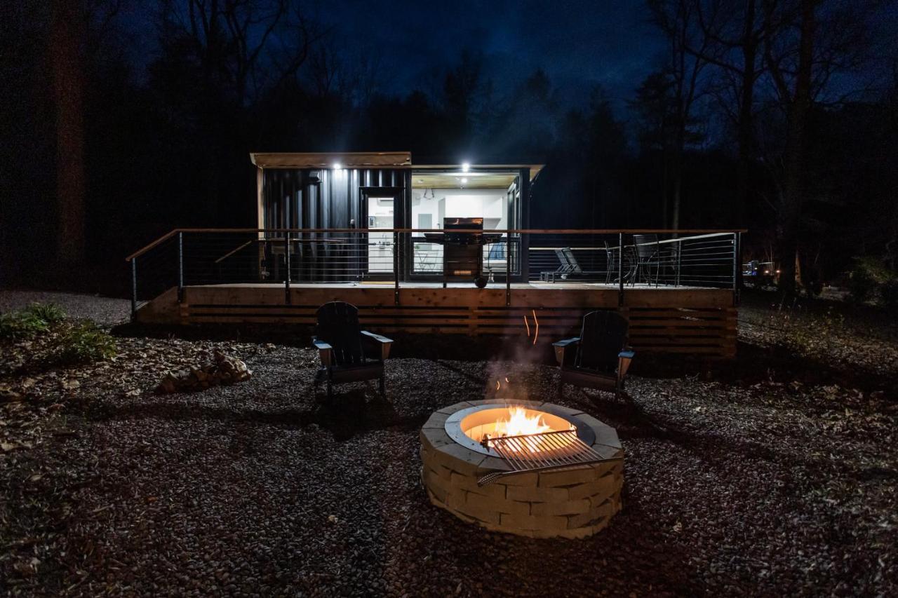 Riverside Tiny Cabin W Hot Tub, Fire Pit, & Kayaks Rileyville Екстер'єр фото
