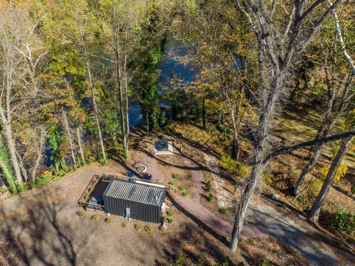 Riverside Tiny Cabin W Hot Tub, Fire Pit, & Kayaks Rileyville Екстер'єр фото