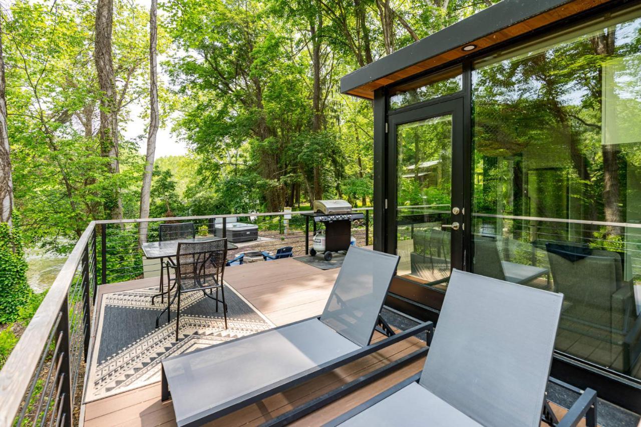 Riverside Tiny Cabin W Hot Tub, Fire Pit, & Kayaks Rileyville Екстер'єр фото