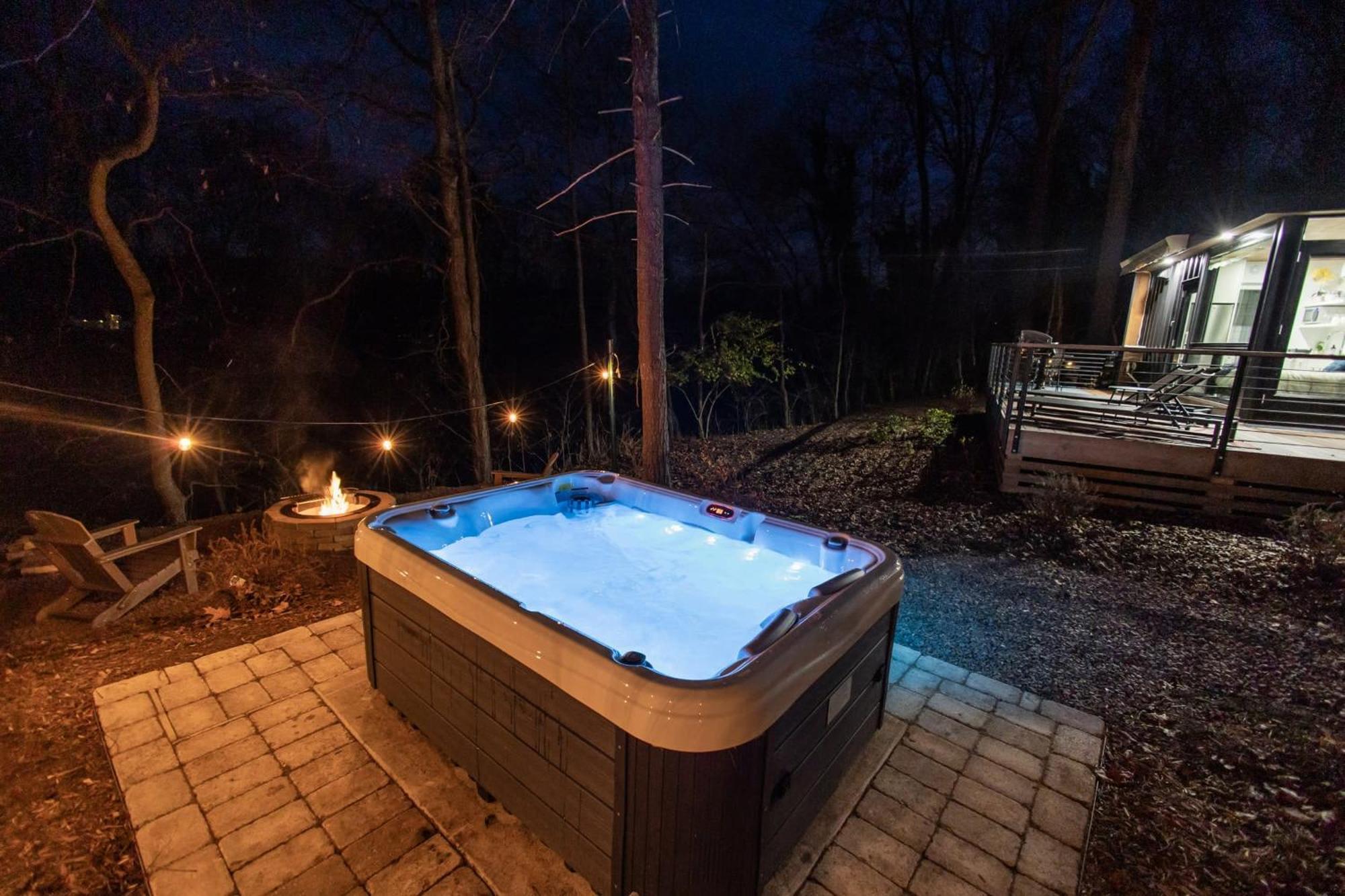 Riverside Tiny Cabin W Hot Tub, Fire Pit, & Kayaks Rileyville Екстер'єр фото